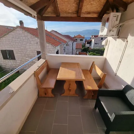 Banic Apartment Postira